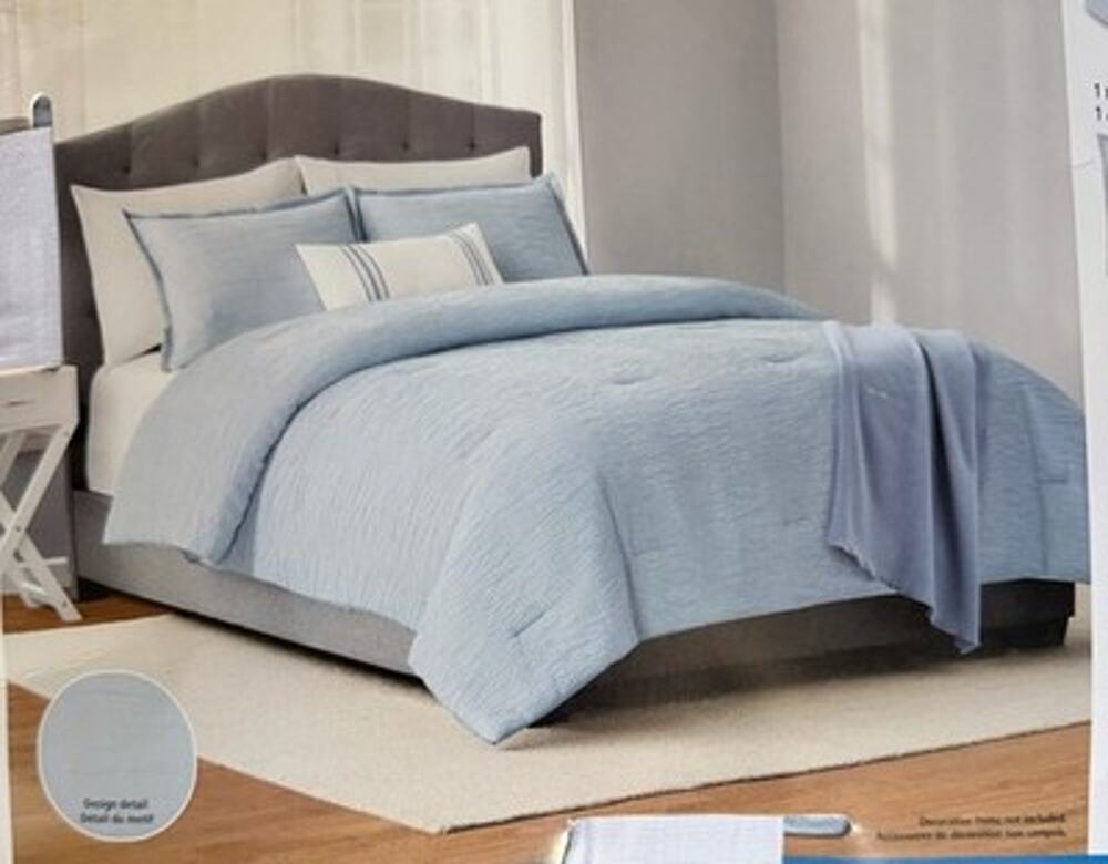 Mainstay Five Piece Queen Size Comforter Set Light Blue 100% Polyester Brand New